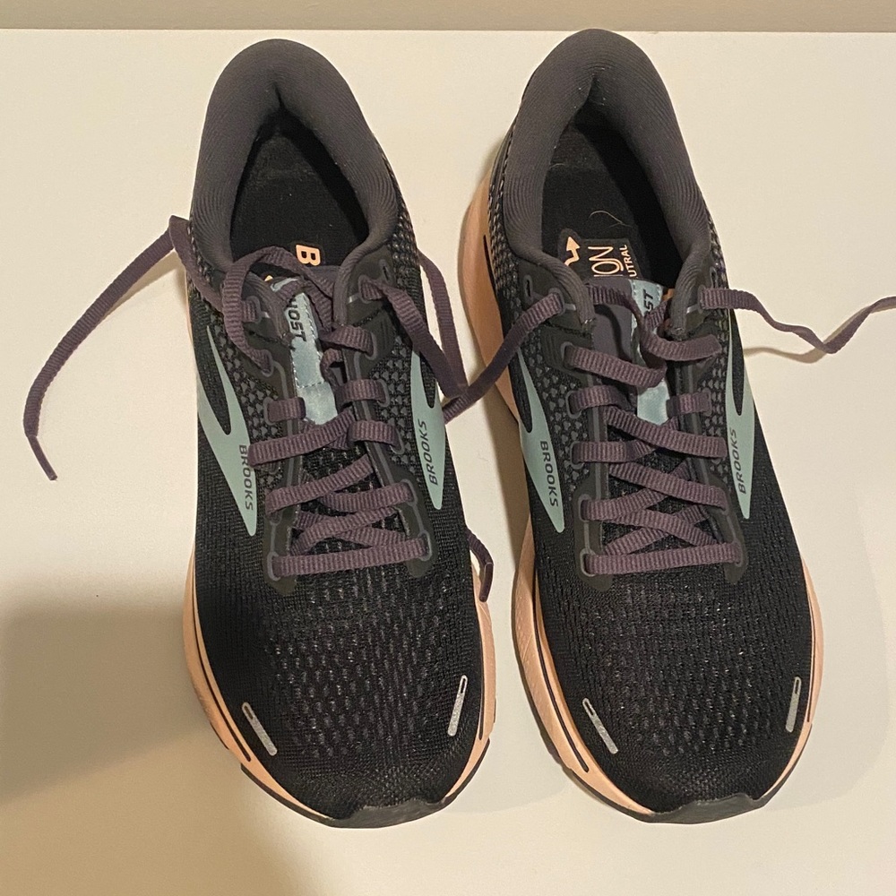 Brooks Women's Black and Gray Athletic Shoes